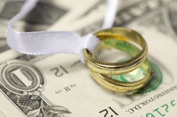 money-mistakes-to-avoid-in-your-marriage-620x412