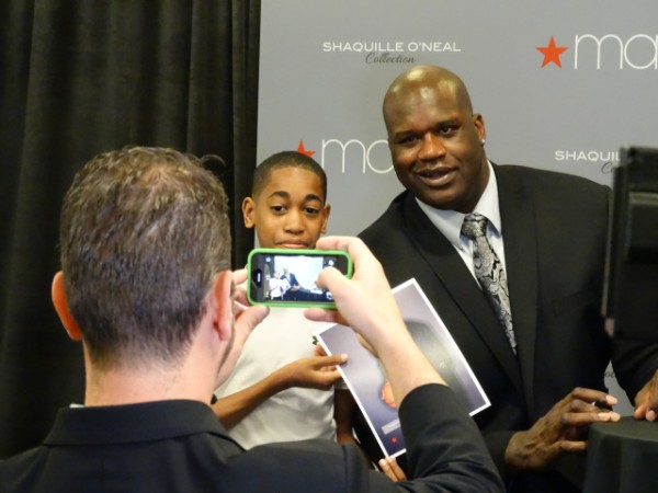 Shaquille O'Neal poses with a young fan. (Photo Credit: Rodney Ho/AJC)