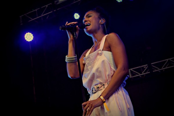 Amel Larriuex serenading the crowd. (Photo Credit: @whycauseican)